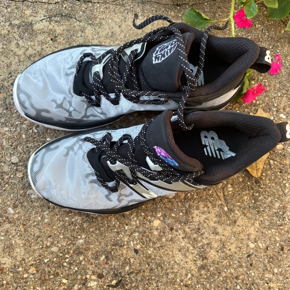 New Balance basketball/casual/school/ whatever you want to do in them shoe! - Picture 2 of 6